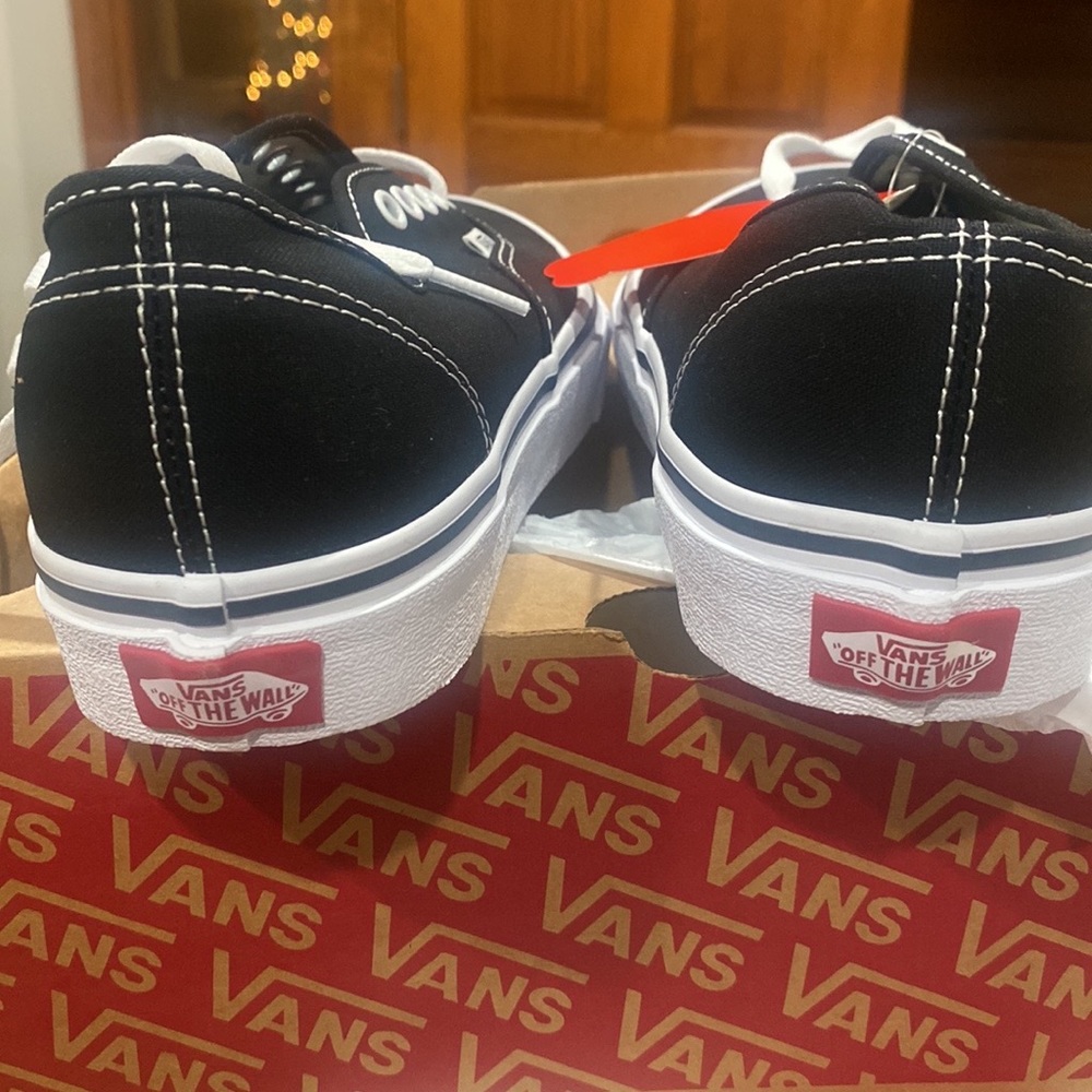 Vans NIB .. black size 8 mens